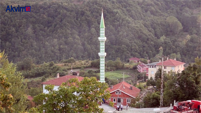 Gurbetçi vatandaş, köyündeki iki camiye minare yaptırdı.