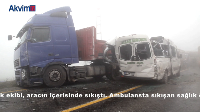 Ambulansında karıştığı zincirleme trafik kazası: 12 Yaralı