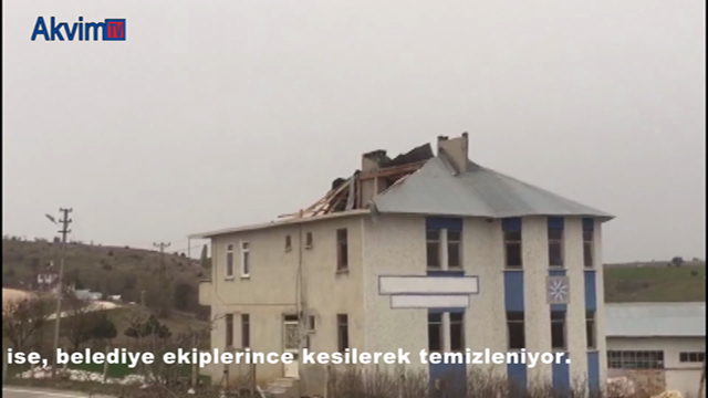 Kastamonu’da şiddetli fırtına yıkıp geçti