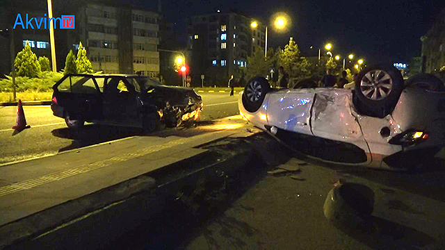 Kastamonu’da kavşakta iki otomobil çarpıştı: 4 yaralı