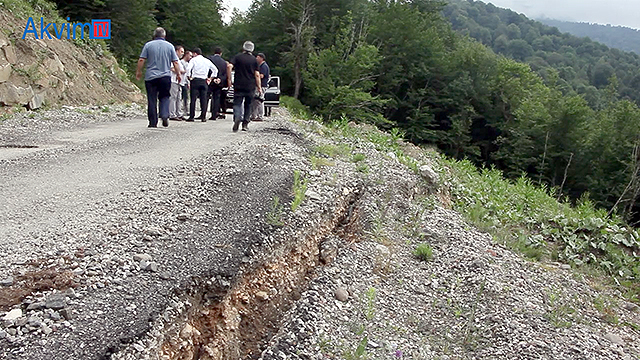 Kastamonu’da heyelanda bozulan yollar yeniden yapılıyor