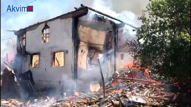 Taşköprü’de 5 ev yandı