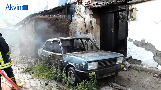 Tosya’da araç yangını eve sıçradı