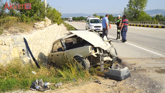 Feci Kaza Otomobil İle Kamyon Çarpıştı!