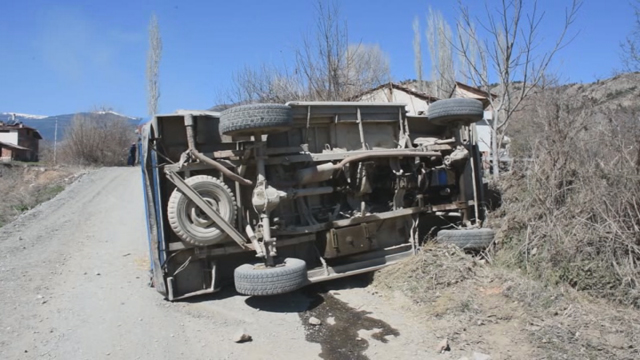 Feci Kaza Kamyonet Devrildi 7 Kişi Yaralandı