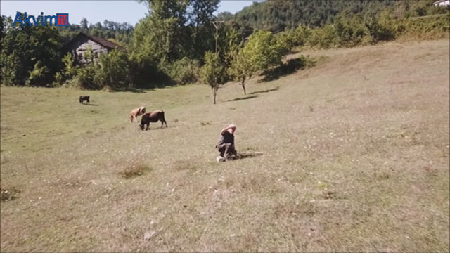 Hayatında ilk defa drone gören adamın tepkisi sosyal medyayı salladı.