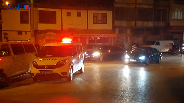 Kastamonu’da çıkan bıçaklı kavgada bir kişi yaralandı.